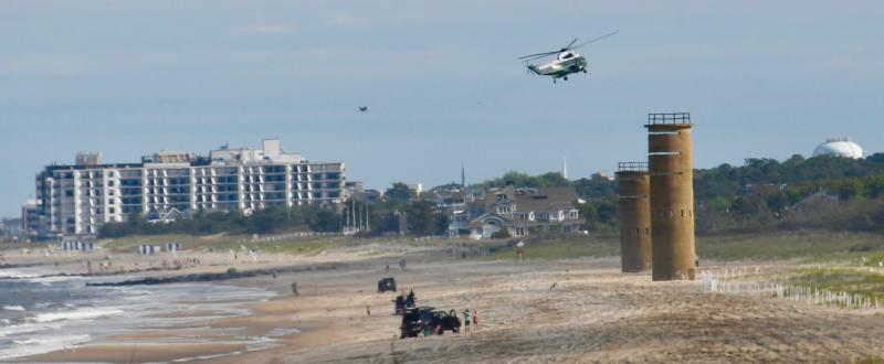 The first of three U.S. Marine Corps helicopters in President Joe Biden’s entourage flies along the Rehoboth Beach shoreline to land at the Gordons Pond parking lot. RON MACARTHUR PHOTO